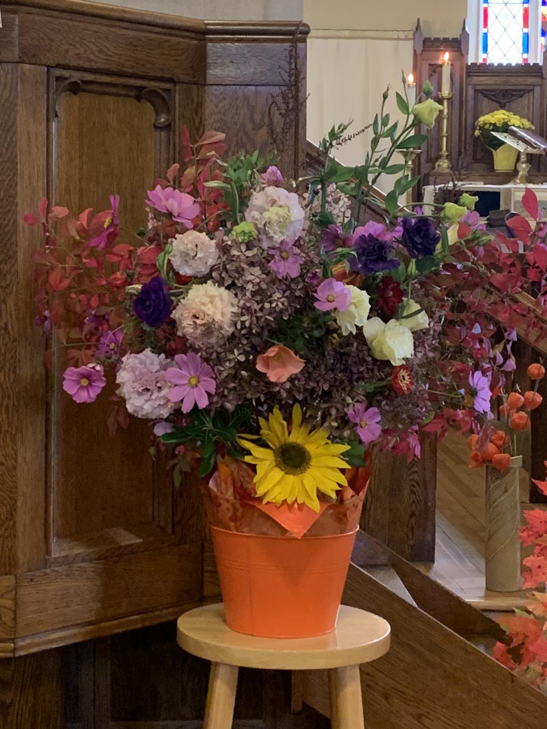 On October 13th, 2024, Harvest Thanksgiving Sunday was held at St. Luke's Church and led by Rev. Ann Turner. The church was beautifully decorated for Thanksgiving by church volunteers that came out on Saturday to help decorate. One final floral arrangement was made from the Bremner's garden before the stormy weather set in. The arrangement included hydrangea, burning bush, astilbe, cosmos, zinnias, sunflowers, roses and different coloured lisianthus.